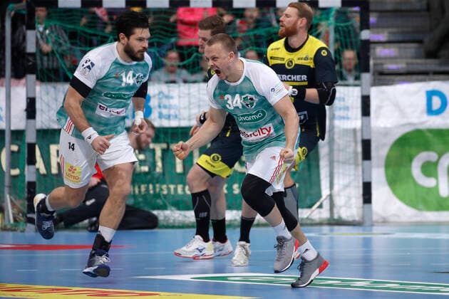26.12.2019, TUI Arena, Hannover, Ligaspiel, 1. Bundesliga, TSV Hannover-Burgdorf vs TVB Stuttgart, im Bild Evgeni Pevnov (14, Han.-Burgdorf) und Morten Olsen (34, Han.-Burgdorf) jubeln TSV Hannover-Burgdorf vs TVB Stuttgart