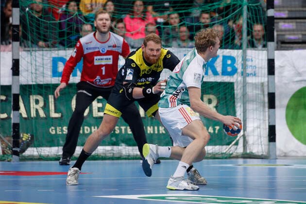 26.12.2019, TUI Arena, Hannover, Ligaspiel, 1. Bundesliga, TSV Hannover-Burgdorf vs TVB Stuttgart, im Bild Manuel Spaeth (9, Stuttgart) im Zweikampf mit Alfred Joensson (18, Han.-Burgdorf) TSV Hannover-Burgdorf vs TVB Stuttgart