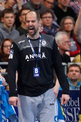 26.12.2019, TUI Arena, Hannover, Ligaspiel, 1. Bundesliga, TSV Hannover-Burgdorf vs TVB Stuttgart, im Bild Juergen Schweikardt (Trainer, Stuttgart) ist sauer TSV Hannover-Burgdorf vs TVB Stuttgart