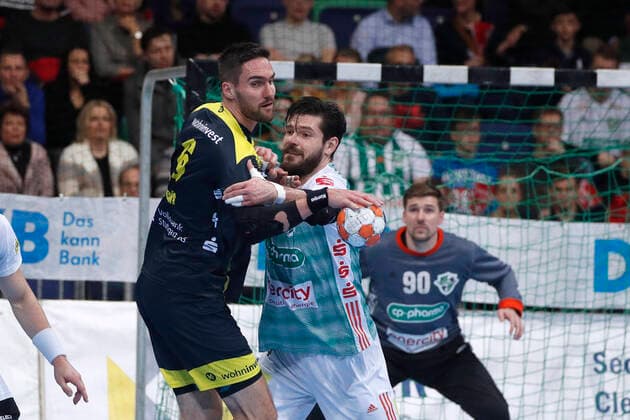 26.12.2019, TUI Arena, Hannover, Ligaspiel, 1. Bundesliga, TSV Hannover-Burgdorf vs TVB Stuttgart, im Bild Dominik Weiss (6, Stuttgart) im Zweikampf mit Evgeni Pevnov (14, Han.-Burgdorf) TSV Hannover-Burgdorf vs TVB Stuttgart