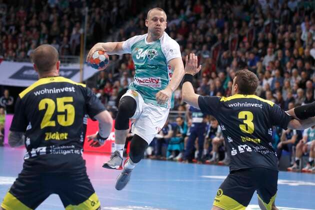 26.12.2019, TUI Arena, Hannover, Ligaspiel, 1. Bundesliga, TSV Hannover-Burgdorf vs TVB Stuttgart, im Bild Patrick Zieker (25, Stuttgart) und Max Haefner (3, Stuttgart) im Zweikampf mit Morten Olsen (34, Han.-Burgdorf) TSV Hannover-Burgdorf vs TVB Stuttgart