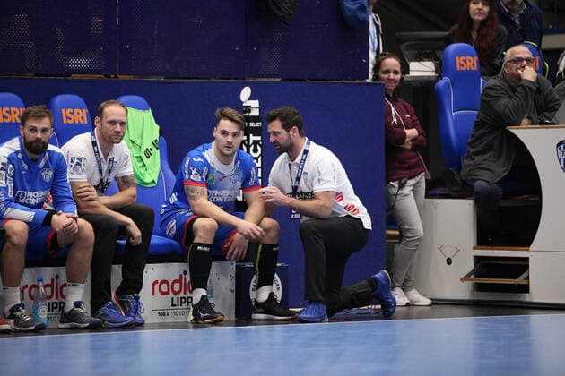 v.l. Dani Baijens (TBV Lemgo Lippe 77), Florian Kehrmann (Trainer TBV Lemgo Lippe) GER, Handball, 1. Bundesliga, TBV Lemgo Lippe gegen HC Erlangen, 26.12.2019 Lemgo Copyright: xStrohdiekx Eibner-Pressefotox EP_jsk