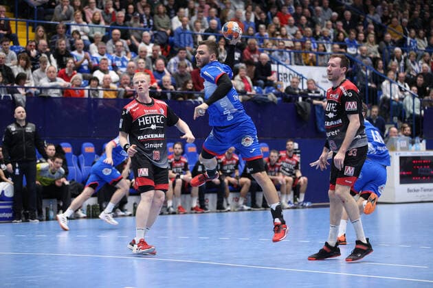 v.l. Sebastian Firnhaber (HC Erlangen 18), Christoph Theuerkauf (TBV Lemgo Lippe 13), Nikolai Link (HC Erlangen 33) GER, Handball, 1. Bundesliga, TBV Lemgo Lippe gegen HC Erlangen, 26.12.2019 Lemgo Copyright: xStrohdiekx Eibner-Pressefotox EP_jsk