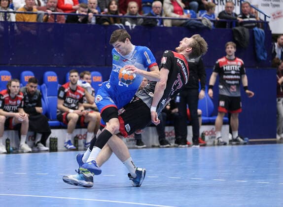 v.l. Lukas Zerbe (TBV Lemgo Lippe 24), Antonio Metzner (HC Erlangen 27) GER, Handball, 1. Bundesliga, TBV Lemgo Lippe gegen HC Erlangen, 26.12.2019 Lemgo Copyright: xStrohdiekx Eibner-Pressefotox EP_jsk