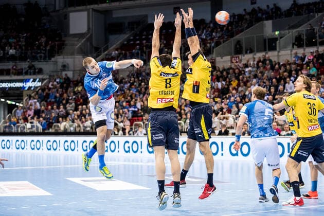 1. Handball Bundesliga; Bergischer HC - Rhein-Neckar Loewen; 26.12.2019 Maciej Majdzinski ( 14, Bergischer Handball Club), Romain Lagarde ( 8, Rhein-Neckar Loewen), Gedeon Guardiola Vilaplana ( 30, Rhein-Neckar Loewen), 1. Handball Bundesliga, Bergischer HC - Rhein-Neckar Loewen, ISS Dome, Duesseldorf Copyright: xBEAUTIFULxSPORTS Wunderlx