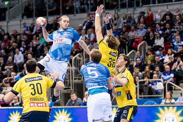 1. Handball Bundesliga; Bergischer HC - Rhein-Neckar Loewen; 26.12.2019 Fabian Gutbrod ( 22, Bergischer Handball Club), Jesper Nielsen ( 36, Rhein-Neckar Loewen), 1. Handball Bundesliga, Bergischer HC - Rhein-Neckar Loewen, ISS Dome, Duesseldorf Copyright: xBEAUTIFULxSPORTS Wunderlx
