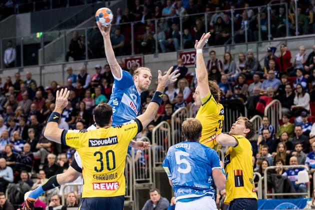 1. Handball Bundesliga; Bergischer HC - Rhein-Neckar Loewen; 26.12.2019 Fabian Gutbrod ( 22, Bergischer Handball Club), Gedeon Guardiola Vilaplana ( 30, Rhein-Neckar Loewen), Jesper Nielsen ( 36, Rhein-Neckar Loewen), 1. Handball Bundesliga, Bergischer HC - Rhein-Neckar Loewen, ISS Dome, Duesseldorf Copyright: xBEAUTIFULxSPORTS Wunderlx