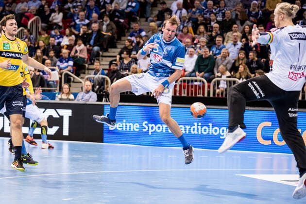 1. Handball Bundesliga; Bergischer HC - Rhein-Neckar Loewen; 26.12.2019 Max Darj ( 5, Bergischer Handball Club), Mikael Alf Appelgren ( 1, Rhein-Neckar Loewen), 1. Handball Bundesliga, Bergischer HC - Rhein-Neckar Loewen, ISS Dome, Duesseldorf Copyright: xBEAUTIFULxSPORTS Wunderlx