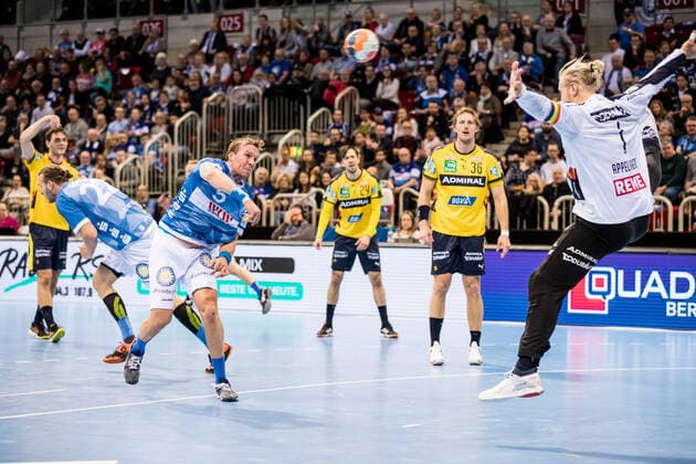 1. Handball Bundesliga; Bergischer HC - Rhein-Neckar Loewen; 26.12.2019 Max Darj ( 5, Bergischer Handball Club), Mikael Alf Appelgren ( 1, Rhein-Neckar Loewen), 1. Handball Bundesliga, Bergischer HC - Rhein-Neckar Loewen, ISS Dome, Duesseldorf Copyright: xBEAUTIFULxSPORTS Wunderlx