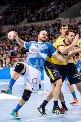 1. Handball Bundesliga; Bergischer HC - Rhein-Neckar Loewen; 26.12.2019 Rafael Baena Gonzalez ( 16, Bergischer Handball Club), Gedeon Guardiola Vilaplana ( 30, Rhein-Neckar Loewen), 1. Handball Bundesliga, Bergischer HC - Rhein-Neckar Loewen, ISS Dome, Duesseldorf Copyright: xBEAUTIFULxSPORTS Wunderlx