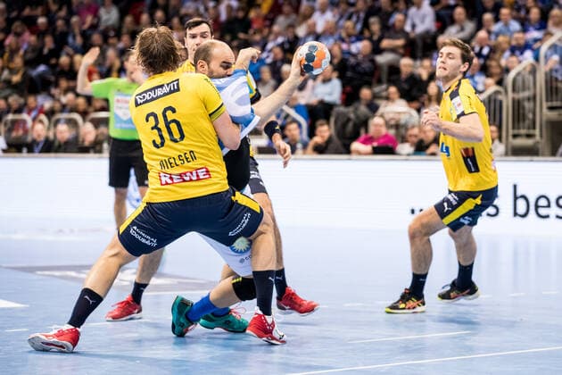 1. Handball Bundesliga; Bergischer HC - Rhein-Neckar Loewen; 26.12.2019 Jesper Nielsen ( 36, Rhein-Neckar Loewen), Rafael Baena Gonzalez ( 16, Bergischer Handball Club), 1. Handball Bundesliga, Bergischer HC - Rhein-Neckar Loewen, ISS Dome, Duesseldorf Copyright: xBEAUTIFULxSPORTS Wunderlx