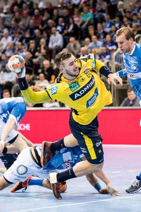 1. Handball Bundesliga; Bergischer HC - Rhein-Neckar Loewen; 26.12.2019 Jannik Kohlbacher ( 80, Rhein-Neckar Loewen), Max Darj ( 5, Bergischer Handball Club), 1. Handball Bundesliga, Bergischer HC - Rhein-Neckar Loewen, ISS Dome, Duesseldorf Copyright: xBEAUTIFULxSPORTS Wunderlx