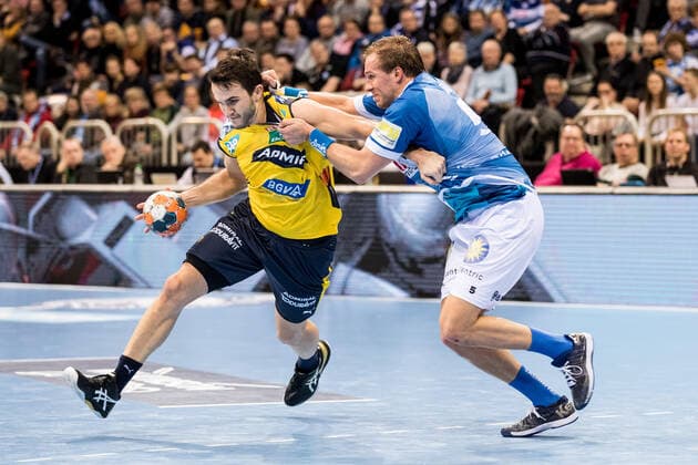 1. Handball Bundesliga; Bergischer HC - Rhein-Neckar Loewen; 26.12.2019 Romain Lagarde ( 8, Rhein-Neckar Loewen), Max Darj ( 5, Bergischer Handball Club), 1. Handball Bundesliga, Bergischer HC - Rhein-Neckar Loewen, ISS Dome, Duesseldorf Copyright: xBEAUTIFULxSPORTS Wunderlx