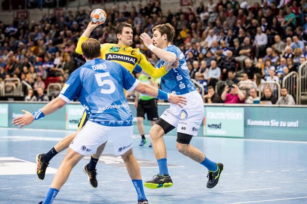 1. Handball Bundesliga; Bergischer HC - Rhein-Neckar Loewen; 26.12.2019 Andy Schmid ( 2, Rhein-Neckar Loewen), Csaba Szuecs ( 20, Bergischer Handball Club), 1. Handball Bundesliga, Bergischer HC - Rhein-Neckar Loewen, ISS Dome, Duesseldorf Copyright: xBEAUTIFULxSPORTS Wunderlx
