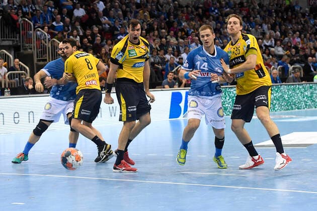 Handball - Bundesliga -19. Spieltag Bergischer HC - Rhein-Neckar Löwen am 26.12.2019 im ISS Dome in Düsseldorf Jubel bei Rhein-Neckar Löwe Gedeon Guardiola (Nr.30) nach seinem erfolgreichen Block