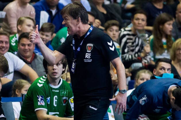 26.12.2019, xfrx, Handball Bundesliga, Fuechse Berlin - SC DHfK Leipzig emspor, v.l. Trainer Velimir Petkovic (Fuechse Berlin) (DFL DFB REGULATIONS PROHIBIT ANY USE OF PHOTOGRAPHS as IMAGE SEQUENCES and or QUASI-VIDEO) Berlin