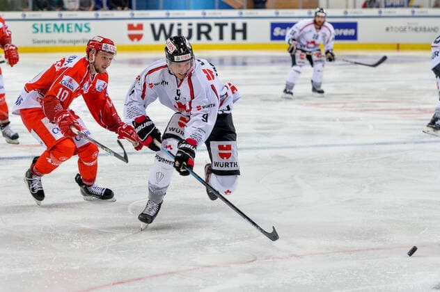 26.12.2019, Davos, Vaillant Arena, Spengler Cup: HC Trinec - Team Canada, Adam Tambellini (Team Canada) Davos Vaillant Arena Graubünden Schweiz Copyright: xJustPictures.ch AndreaxBrancax