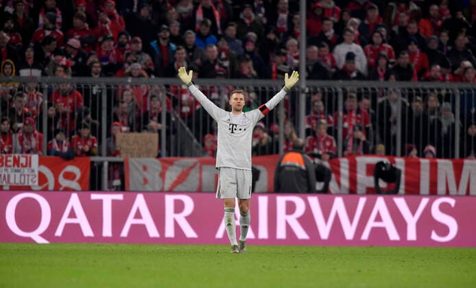 21.12.2019, Fussball 1. Bundesliga 2019 2020, 17.Spieltag, FC Bayern München - VfL Wolfsburg, in der Allianz-Arena München. Torwart Manuel Neuer (FC Bayern München) gestikuliert.