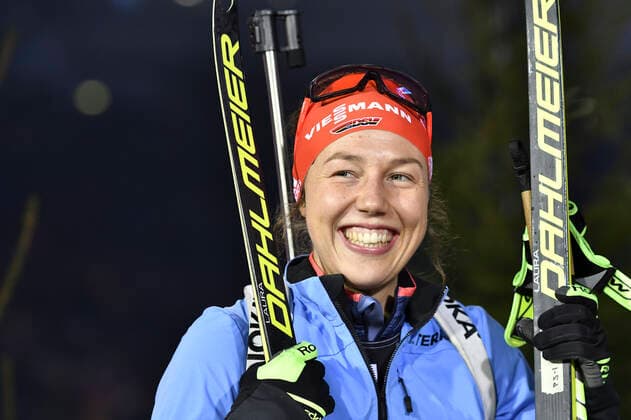 GER, JOKA Biathlon-WTC auf Schalke 28.12.2019, Veltins-Arena, Gelsenkirchen, GER, JOKA Biathlon-WTC auf Schalke, im Bild picture shows Laura Dahlmeier (GER) jubelt nach ihrem letzten Rennen *** GER, JOKA Biathlon WTC on Schalke 28 12 2019, Veltins Arena, Gelsenkirchen, GER, JOKA Biathlon WTC on Schalke, in the picture picture picture shows Laura Dahlmeier GER cheers after her last race nordphoto Mauelshagen nph00321