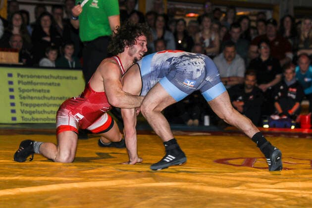 Ringen Bundesliga Endrunde 1 4 Finale - 2019 - TuS Adelhausen - SV Wacker Burghausen - 28-12-2019 Beka Bujiashvili (TuS Adelhausen rot) und Ahmet Peker (SV Wacker Burghausen blau) (Freistil 57KG), beim Ringen Bundesliga Endrunde 1 4 Finale zwischen dem TuS Adelhausen und SV Wacker Burghausen, am Samstag, den 28. Dezember 2019 Dinkelberghalle in Adelhausen (Deutschland). *** Wrestling Bundesliga Final 1 4 finals 2019 TuS Adelhausen SV Wacker Burghausen 28 12 2019 Beka Bujiashvili TuS Adelhausen red and Ahmet Peker SV Wacker Burghausen blue freestyle 57KG , at the wrestling Bundesliga Final 1 4 finals between TuS Adelhausen and SV Wacker Burghausen, on Saturday, December 28, 2019 Dinkelberghalle in Adelhausen Germany Copyright: xBEAUTIFULxSPORTS G.xHubbsx