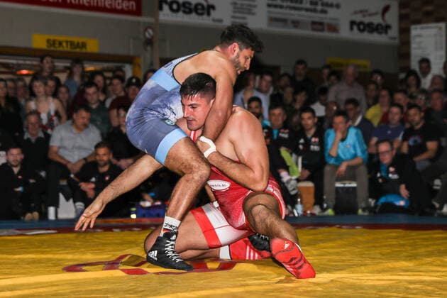 Ringen Bundesliga Endrunde 1 4 Finale - 2019 - TuS Adelhausen - SV Wacker Burghausen - 28-12-2019 Nick Matuhin (TuS Adelhausen rot) und Ramsin Azizsir (SV Wacker Burghausen blau) (Gr.roem. 130KG), beim Ringen Bundesliga Endrunde 1 4 Finale zwischen dem TuS Adelhausen und SV Wacker Burghausen, am Samstag, den 28. Dezember 2019 Dinkelberghalle in Adelhausen (Deutschland). *** Wrestling Bundesliga Final 1 4 Finals 2019 TuS Adelhausen SV Wacker Burghausen 28 12 2019 Nick Matuhin TuS Adelhausen red and Ramsin Azizsir SV Wacker Burghausen blue Gr roem 130KG , at the wrestling Bundesliga Final 1 4 Finals between TuS Adelhausen and SV Wacker Burghausen, on Saturday, December 28, 2019 Dinkelberghalle in Adelhausen Germany Copyright: xBEAUTIFULxSPORTS G.xHubbsx