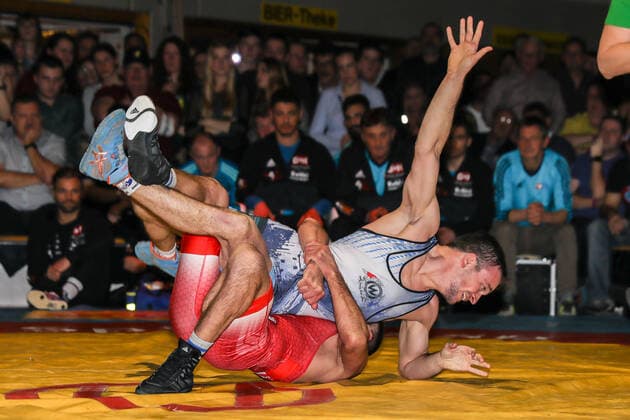 Ringen Bundesliga Endrunde 1 4 Finale - 2019 - TuS Adelhausen - SV Wacker Burghausen - 28-12-2019 Ivo Angelov (TuS Adelhausen rot) und Andreas Maier (SV Wacker Burghausen blau) (Gr.roem. 61KG), beim Ringen Bundesliga Endrunde 1 4 Finale zwischen dem TuS Adelhausen und SV Wacker Burghausen, am Samstag, den 28. Dezember 2019 Dinkelberghalle in Adelhausen (Deutschland). *** Wrestling Bundesliga Final 1 4 Finals 2019 TuS Adelhausen SV Wacker Burghausen 28 12 2019 Ivo Angelov TuS Adelhausen red and Andreas Maier SV Wacker Burghausen blue Gr roem 61KG , at the wrestling Bundesliga Final 1 4 Finals between TuS Adelhausen and SV Wacker Burghausen, on Saturday, 28 December 2019 Dinkelberghalle in Adelhausen Germany Copyright: xBEAUTIFULxSPORTS G.xHubbsx
