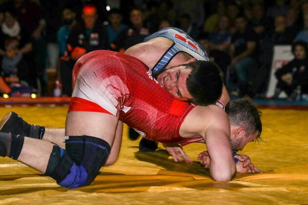 Ringen Bundesliga Endrunde 1 4 Finale - 2019 - TuS Adelhausen - SV Wacker Burghausen - 28-12-2019 Stephan Brunner (TuS Adelhausen rot) und Ali-Pasha Umarpashaev (SV Wacker Burghausen blau) (Freistil 75A KG), beim Ringen Bundesliga Endrunde 1 4 Finale zwischen dem TuS Adelhausen und SV Wacker Burghausen, am Samstag, den 28. Dezember 2019 Dinkelberghalle in Adelhausen (Deutschland). *** Wrestling Bundesliga Final 1 4 finals 2019 TuS Adelhausen SV Wacker Burghausen 28 12 2019 Stephan Brunner TuS Adelhausen red and Ali Pasha Umarpashaev SV Wacker Burghausen blue freestyle 75A KG , at the wrestling Bundesliga Final 1 4 finals between TuS Adelhausen and SV Wacker Burghausen, on Saturday, December 28, 2019 Dinkelberghalle in Adelhausen Germany Copyright: xBEAUTIFULxSPORTS G.xHubbsx