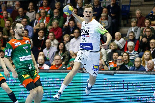 29.12.2019, xtgx, Handball Liqui Moly HBL, SC Magdeburg - HSG Wetzlar emspor, v.l. Emil Frend Oefors (Wetzlar, 21) wirft Tor, Torschuetze, erzielt Tor, Treffer, scores the goal GETEC Arena