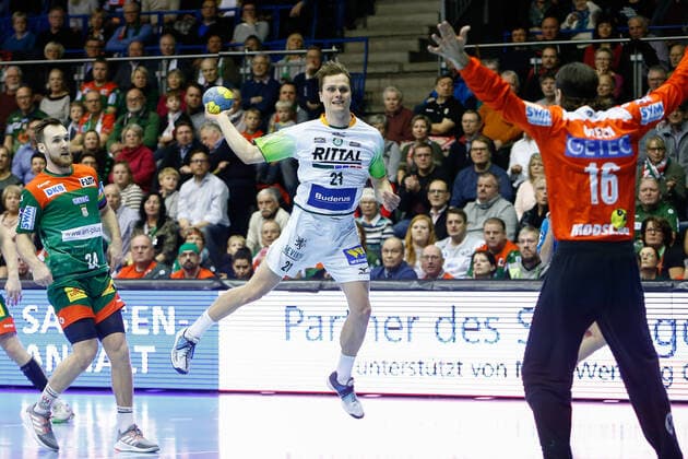 29.12.2019, xtgx, Handball Liqui Moly HBL, SC Magdeburg - HSG Wetzlar emspor, v.l. Emil Frend Oefors (Wetzlar, 21) wirft Tor, Torschuetze, erzielt Tor, Treffer, scores the goal GETEC Arena