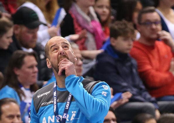 29.12.2019, Deutschland, Stuttgart, Handball 1. Bundesliga Saison 2019 2020 TVB 1898 Stuttgart vs. Füchse Berlin: TVB Trainer Jürgen Schweikardt