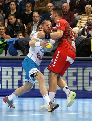 29.12.2019, Deutschland, Stuttgart, Handball 1. Bundesliga Saison 2019 2020 TVB 1898 Stuttgart vs. Füchse Berlin: v.l. Patrick Zieker (TVB), Fabian Wiede (Berlin)