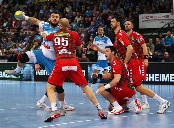 29.12.2019, Deutschland, Stuttgart, Handball 1. Bundesliga Saison 2019 2020 TVB 1898 Stuttgart vs. Füchse Berlin: v.l. Zarko Peshevski (TVB), Paul Drux (Berlin)