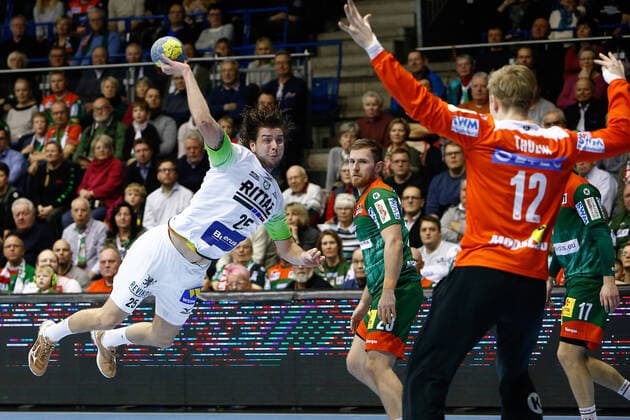 29.12.2019, xtgx, Handball Liqui Moly HBL, SC Magdeburg - HSG Wetzlar emspor, v.l. Ole Forsell Schefvert (Wetzlar, 25) wirft Tor, Torschuetze, erzielt Tor, Treffer, scores the goal GETEC Arena