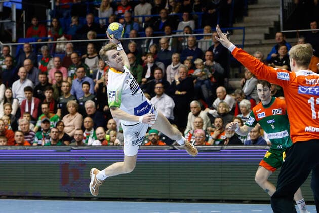 29.12.2019, xtgx, Handball Liqui Moly HBL, SC Magdeburg - HSG Wetzlar emspor, v.l. Kristian Bjoernsen (Wetzlar, 7) wirft Tor, Torschuetze, erzielt Tor, Treffer, scores the goal GETEC Arena