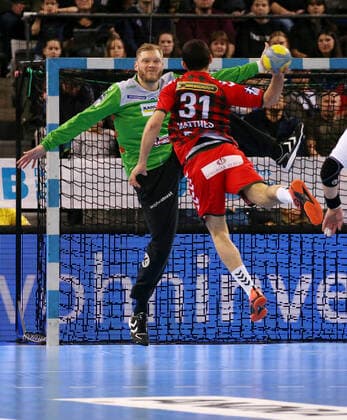 29.12.2019, Deutschland, Stuttgart, Handball 1. Bundesliga Saison 2019 2020 TVB 1898 Stuttgart vs. Füchse Berlin: v.l. Johannes Bitter (TVB), Tim Mattes (Berlin)