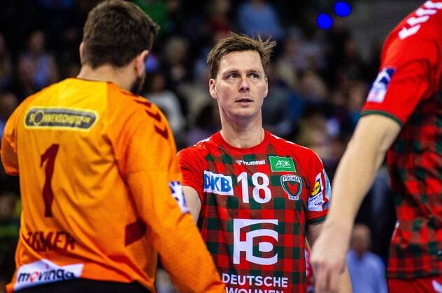 Hans Lindberg (Fuechse Berlin 18) beim Spiel in der Handball Bundesliga, TVB 1898 Stuttgart (hell) - Fuechse Berlin (dunkel). Stuttgart. 29.12.19 Handball 20. Spieltag , Stuttgart Baden Wuerttemberg Deutschland Porsche Arena