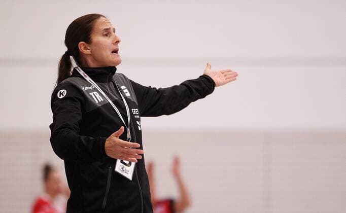 Handball 1. Bundesliga Damen THC - HSG Bensheim Auerbach Flames 29.12.2019, Erfurt, Riethsporthalle, Handball 1.Bundesliga Damen, Saison 2019 2020, Thüringer Handballclub, THC - HSG Bensheim Auerbach Flames im Bild Trainerin Heike Ahlgrimm (Bensheim)