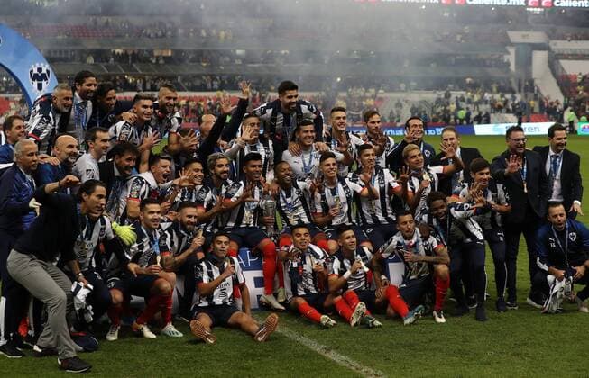 Monterrey s players celebrate with the trophy of the Mexican soccer tournament (Liga MX), after defeating America on penalty kicks during the second leg of the final played at the Azteca Stadium in Mexico City, Mexico, 29 December 2019. EPA Mario Guzmán America - Monterrey !ACHTUNG: NUR REDAKTIONELLE NUTZUNG!  Copyright: xMarioxGuzmánx GRAF5215 20191230-637132916102431594