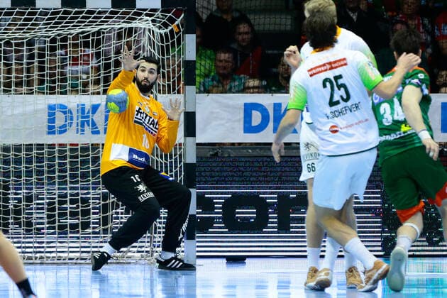 29.12.2019, xtgx, Handball Liqui Moly HBL, SC Magdeburg - HSG Wetzlar emspor, v.l. Tibor Ivanisevic (Wetzlar, 16) Parade, haelt den Ball, faengt den Ball, pariert GETEC Arena