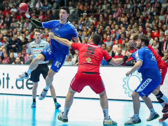 v.l. Markus Fuchs (ASV Hamm-Westfalen 6), Alexander Hermann (VfL Gummersbach 18), Jan Brosch (ASV Hamm-Westfalen 5) GER, Handball, 2. Bundesliga, ASV Hamm-Westfalen gegen VfL Gummersbach, 30.12.2019 Dortmund Copyright: xEibner-Pressefotox EP_JSK