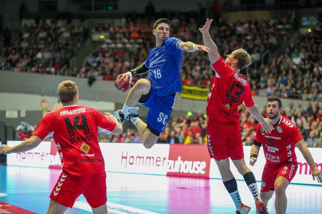 v.l. Ivar Stavast (ASV Hamm-Westfalen 14), Alexander Hermann (VfL Gummersbach 18), Stefan Lex (ASV Hamm-Westfalen 13) GER, Handball, 2. Bundesliga, ASV Hamm-Westfalen gegen VfL Gummersbach, 30.12.2019 Dortmund Copyright: xEibner-Pressefotox EP_JSK