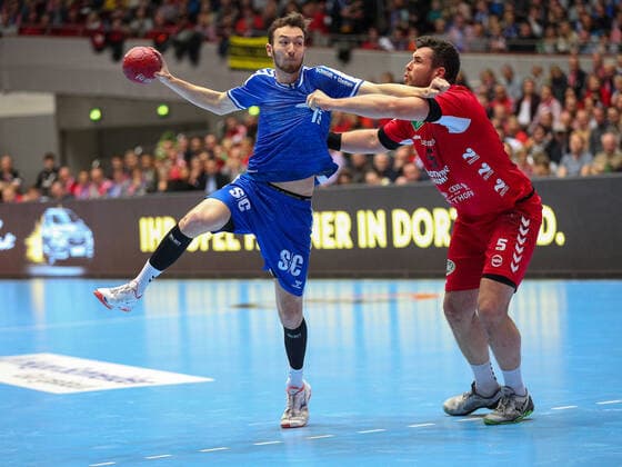 v.l. Alexander Weck (VfL Gummersbach 19), Jan Brosch (ASV Hamm-Westfalen 5) GER, Handball, 2. Bundesliga, ASV Hamm-Westfalen gegen VfL Gummersbach, 30.12.2019 Dortmund Copyright: xEibner-Pressefotox EP_JSK