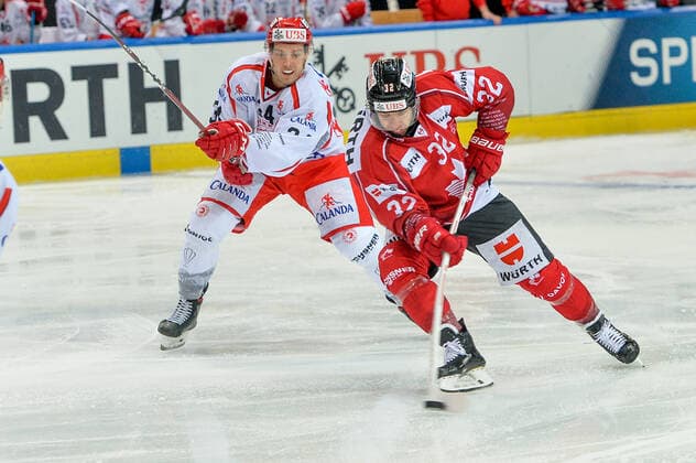31.12.2019, Davos, Vaillant Arena, Spengler Cup Finale: Team Canada - HC Ocelari Trinec, Kevin Clark (Team Canada) against Ondrej Kovarcik (Ocelari Trinec) Davos Vaillant Arena Graubünden Schweiz Copyright: xJustPictures.ch AndreaxBrancax