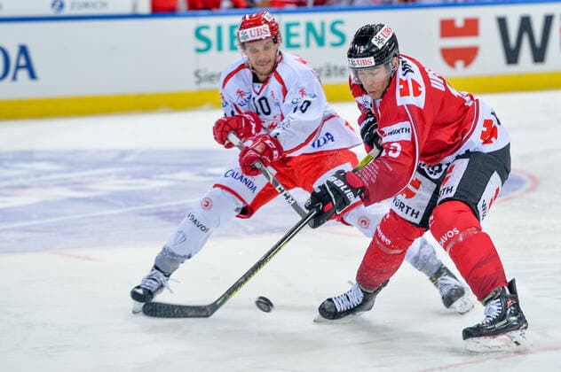 31.12.2019, Davos, Vaillant Arena, Spengler Cup Finale: Team Canada - HC Ocelari Trinec, Scottie Upshall (Team Canada) against Jan Zahradnicek (Ocelari Trinec) Davos Vaillant Arena Graubünden Schweiz Copyright: xJustPictures.ch AndreaxBrancax