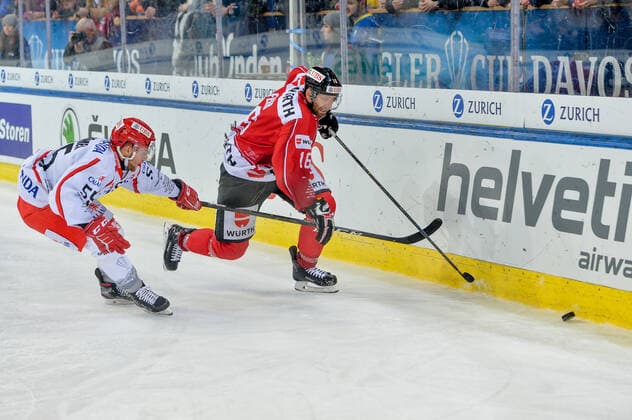 31.12.2019, Davos, Vaillant Arena, Spengler Cup Finale: Team Canada - HC Ocelari Trinec, Eric Fehr (Team Canada) against Marian Adamek (Ocelari Trinec) Davos Vaillant Arena Graubünden Schweiz Copyright: xJustPictures.ch AndreaxBrancax