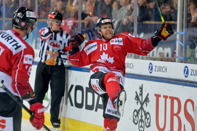31.12.2019, Davos, Vaillant Arena, Spengler Cup Finale: Team Canada - HC Ocelari Trinec, Kris Versteeg (Team Canada) celebrate his 3:0 goal Davos Vaillant Arena Graubünden Schweiz Copyright: xJustPictures.ch AndreaxBrancax