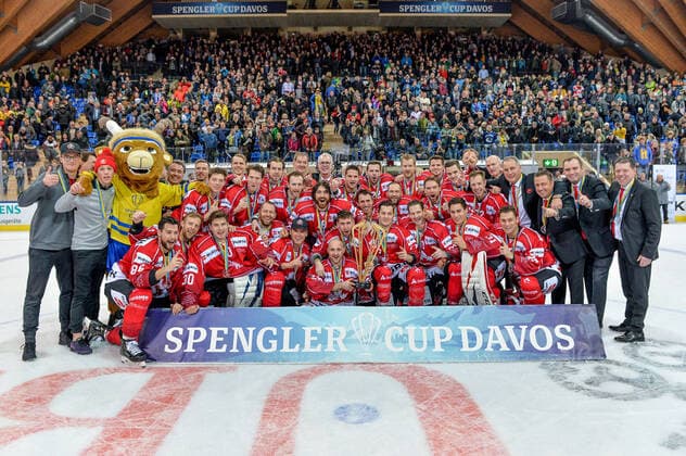 31.12.2019, Davos, Vaillant Arena, Spengler Cup Finale: Team Canada - HC Ocelari Trinec, Canada celebrate after winning the Spengler Cup Davos Vaillant Arena Graubünden Schweiz Copyright: xJustPictures.ch AndreaxBrancax