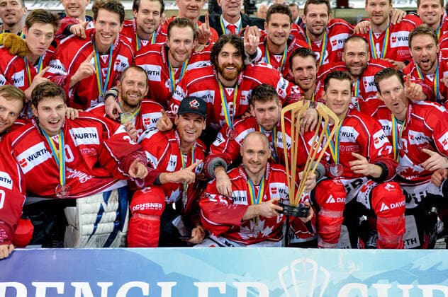 31.12.2019, Davos, Vaillant Arena, Spengler Cup Finale: Team Canada - HC Ocelari Trinec, Canada celebrate after winning the Spengler Cup Davos Vaillant Arena Graubünden Schweiz Copyright: xJustPictures.ch AndreaxBrancax