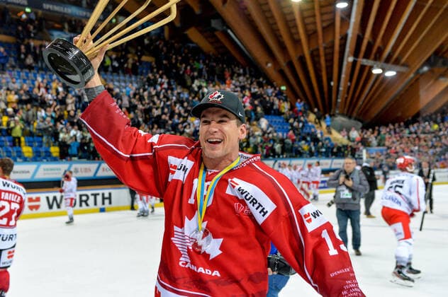 31.12.2019, Davos, Vaillant Arena, Spengler Cup Finale: Team Canada - HC Ocelari Trinec, Scottie Upshall (Team Canada) celebrate after winning the Spengler Cup Davos Vaillant Arena Graubünden Schweiz Copyright: xJustPictures.ch AndreaxBrancax