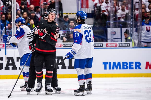 200102 Nolan Foote of Canada leaves the ice after receiving a game misconduct during the 2020 IIHF World Junior Championship quarterfinal between Canada and Slovakia on January 2, 2020 in Ostrava. Photo: Simon Hastegard BILDBYRAN kod SH 180169 ishockey Ice hockey, Eishockey u20 jvm jvm 2020 jvm 19-20 iihf world junior championship world juniors bbeng kvartsfinal quarter final kanada slovakien matchstraff Copyright: SIMONxHASTEGARD BB200102BB059